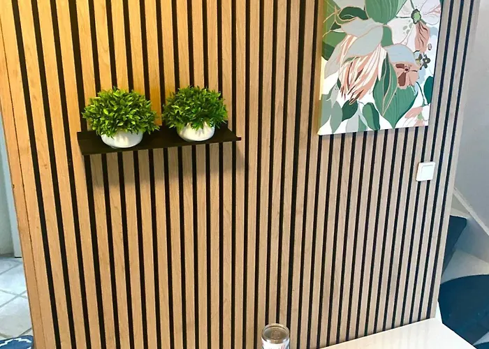 Green Room For 2 People With Private Entrance